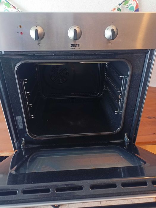 Forno eléctrico de encastrar Zanussi
