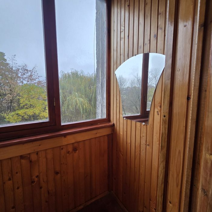 ДОБРОТНА 3 кімнатна квартира біля торгового центру