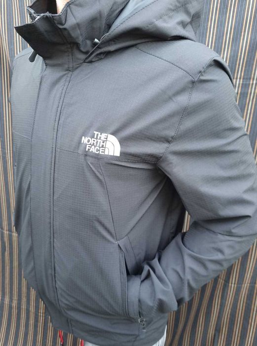 Casaco estilo corta vento preto