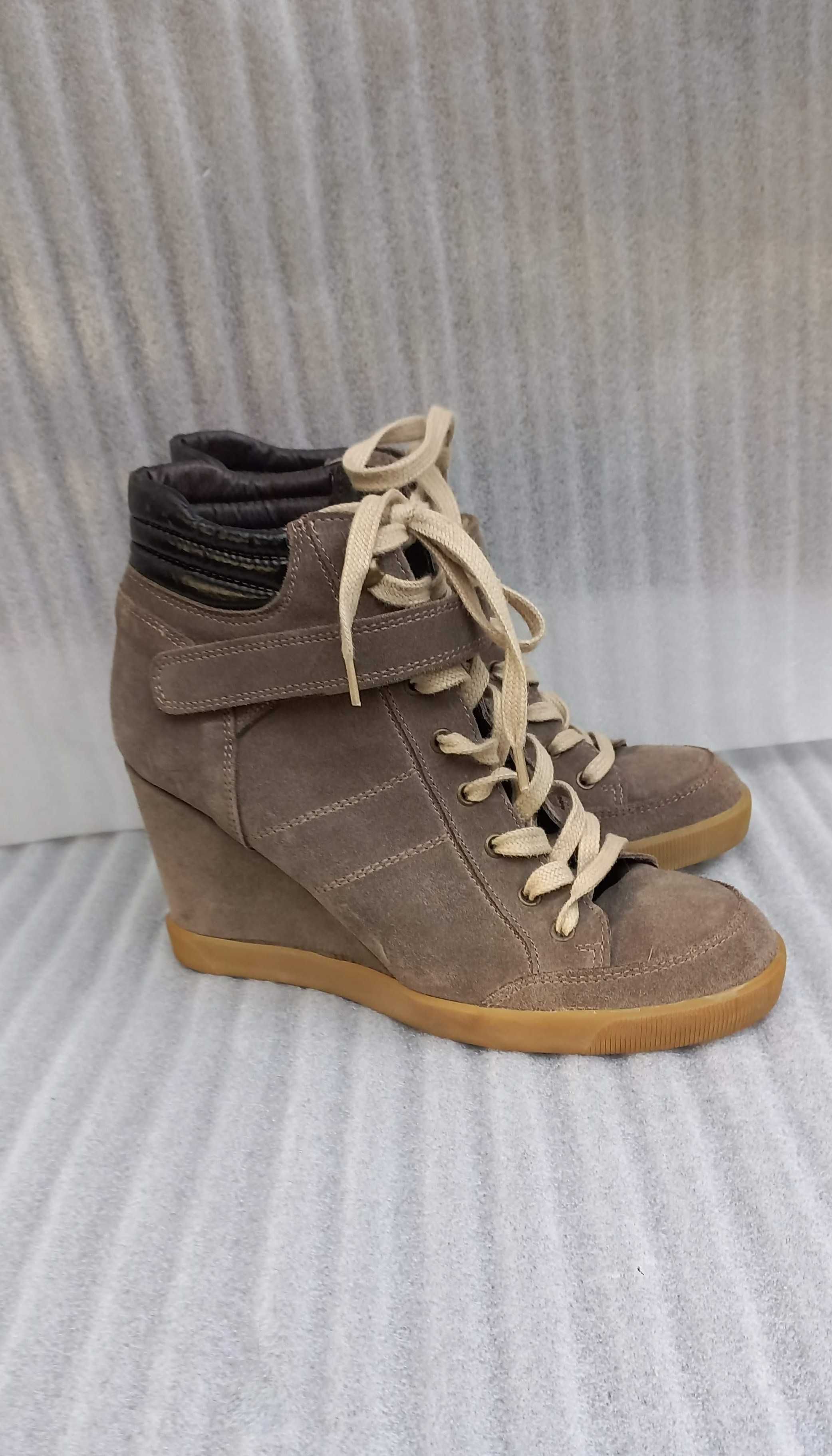 Sneakersy buty na platformie koturnie szare khaki zamszowe Buffallo 40