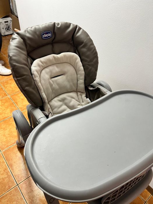 Cadeira de Refeição Chicco – Completa e em Bom Estado