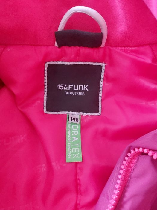 Куртка на дівчинку