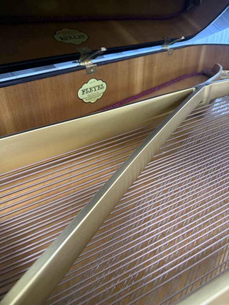 Fortepian półkoncertowy PLEYEL 210cm idealny