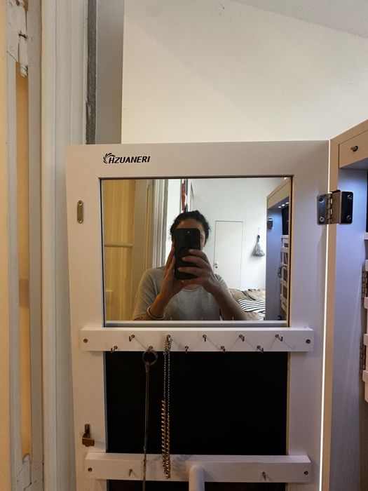 Guarda joias , cabide com espelho com rodizios