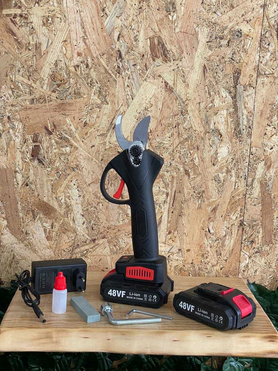 Tesoura de poda c/2baterias