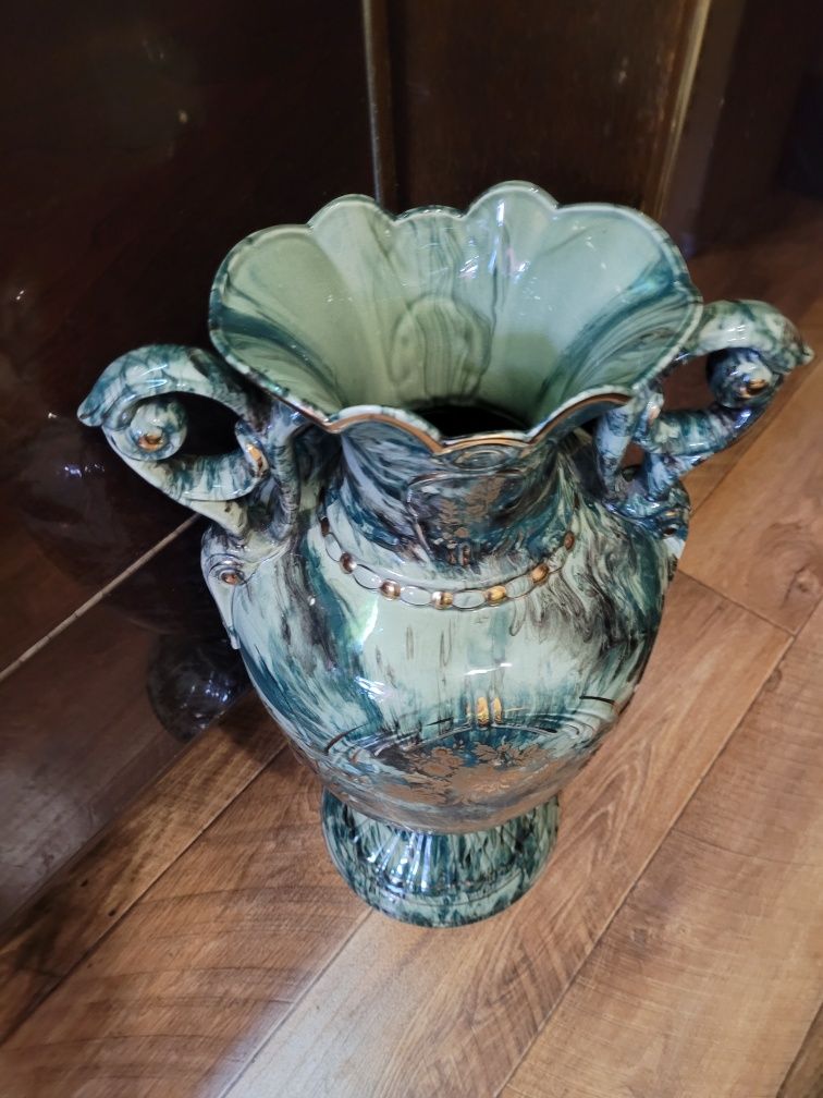 Продам новую напольную большую керамическую вазу керамическую вазу.