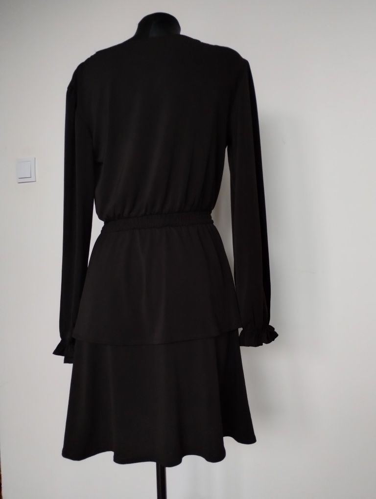 Śliczna czarna sukienka rozmiar L