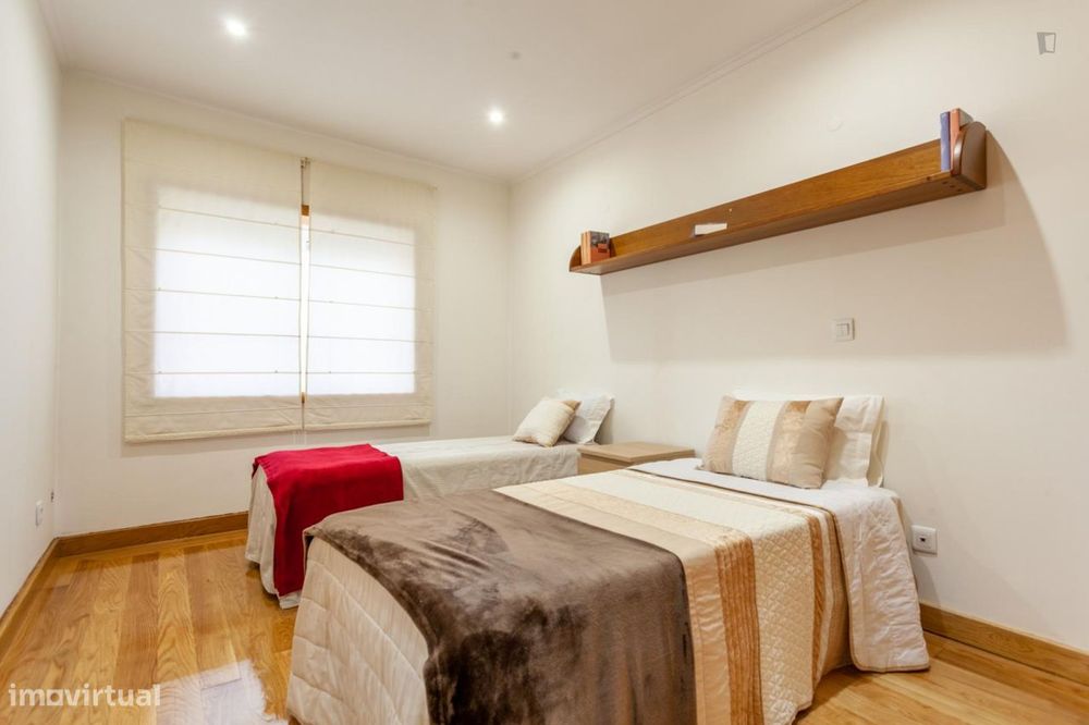 442577 - Suite WC privado com varanda, em...