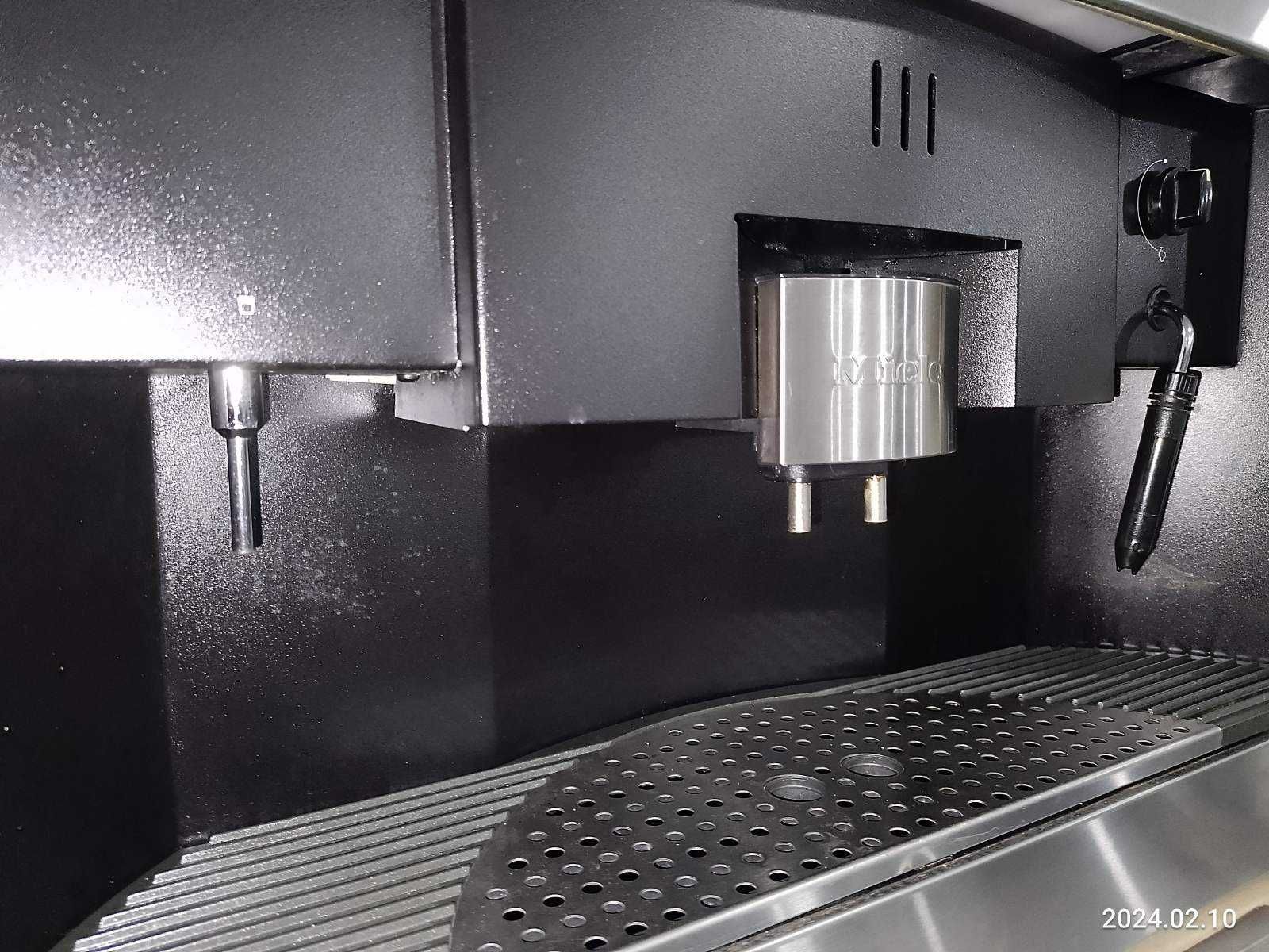 Кофе машина кофеварка встроенная автоматическая Miele CVA 620-1 серебр