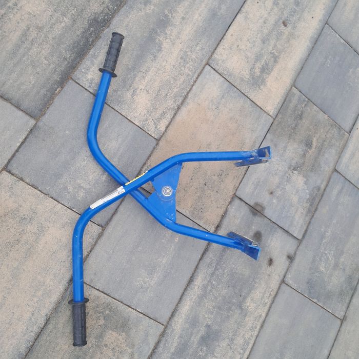 Chwytak brukarski do krawężników