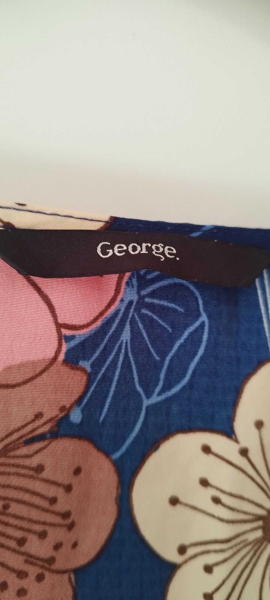 Sukienka w kwiaty George r 50