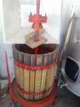 prensa + carrinho uvas vinho cardaço manual BOM ESTADO esmagador