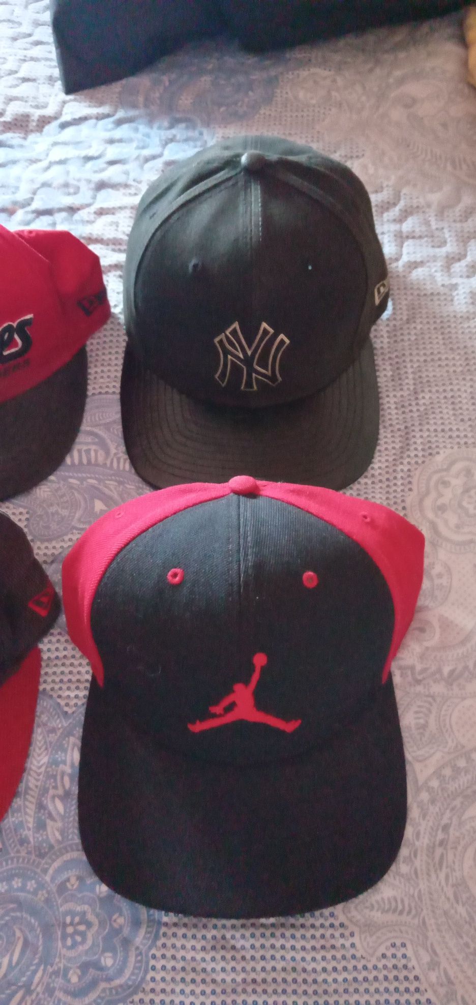 Troco caps originais por chapéus da Lacoste ou Nike tn