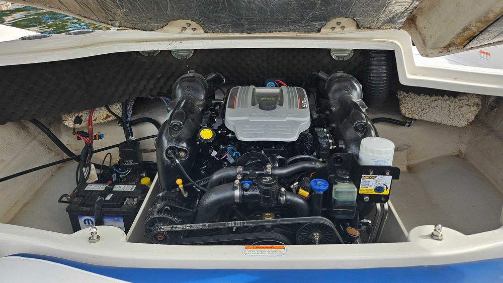 Motorówka Tahoe Q8 do sportów wodnych