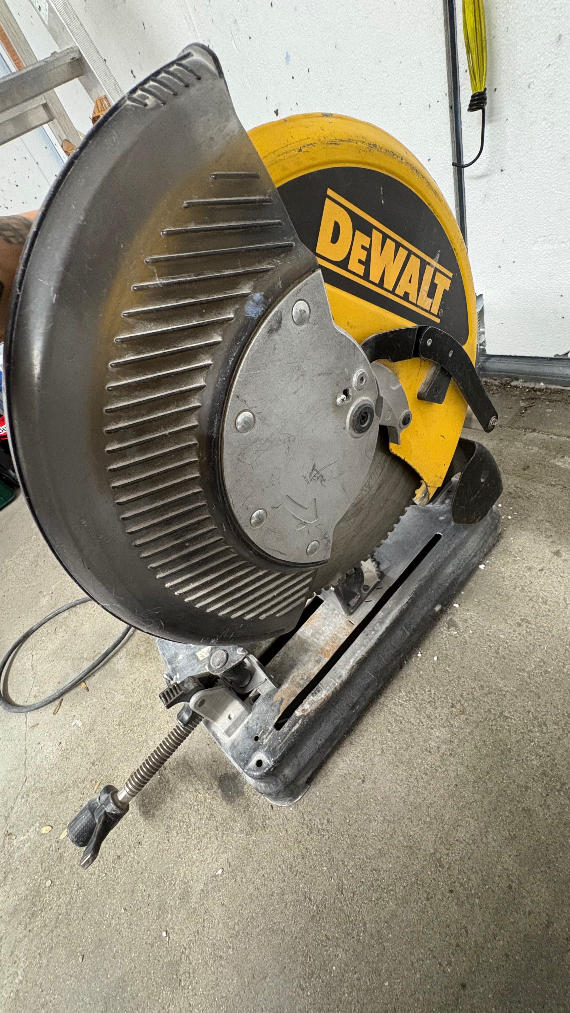 Piła DeWalt DW872