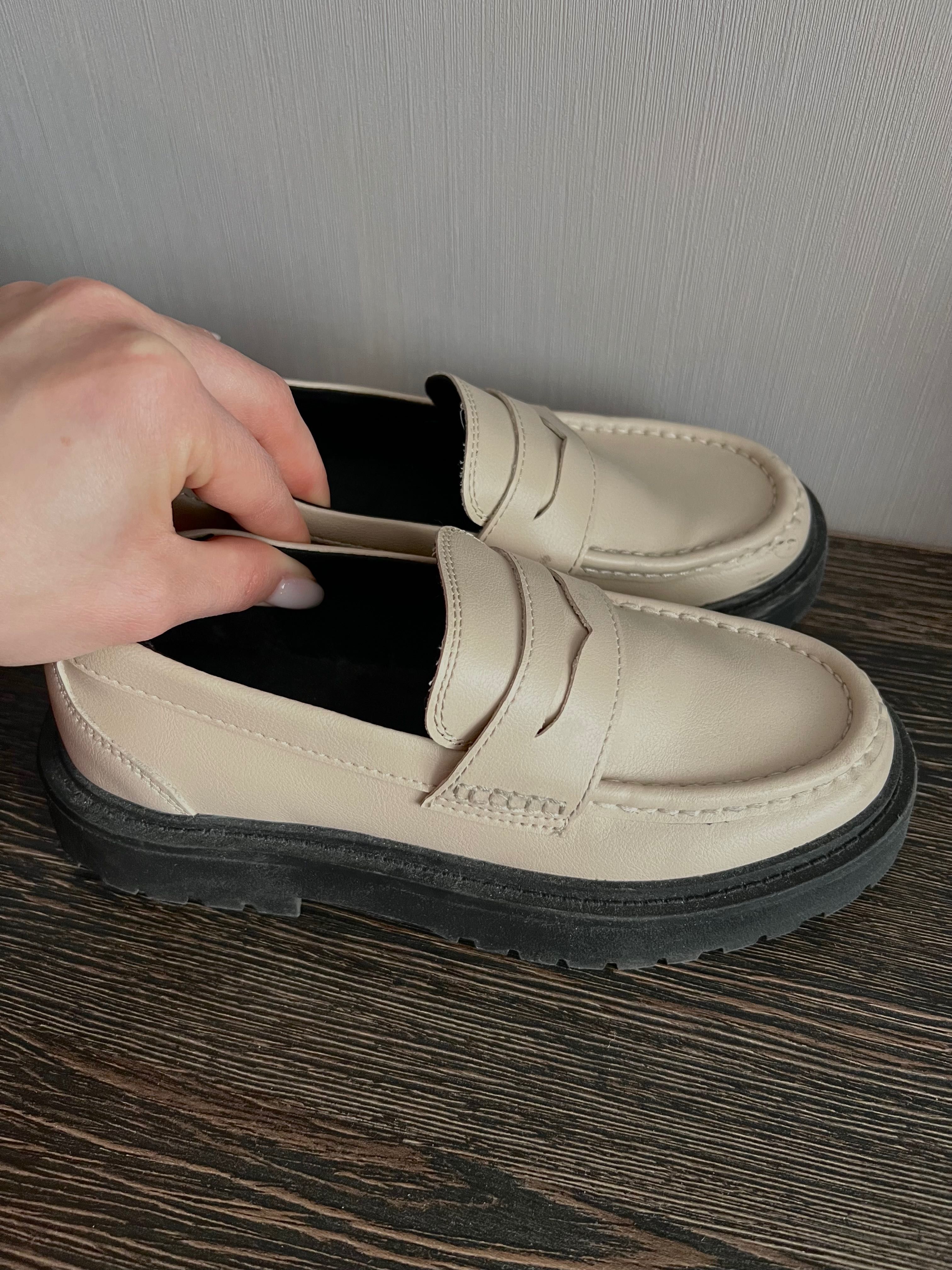 Лофери Zara туфлі