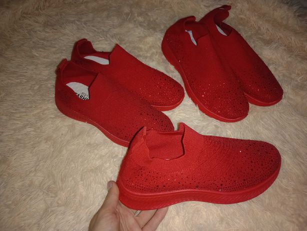 Жіночі кросівки червоні