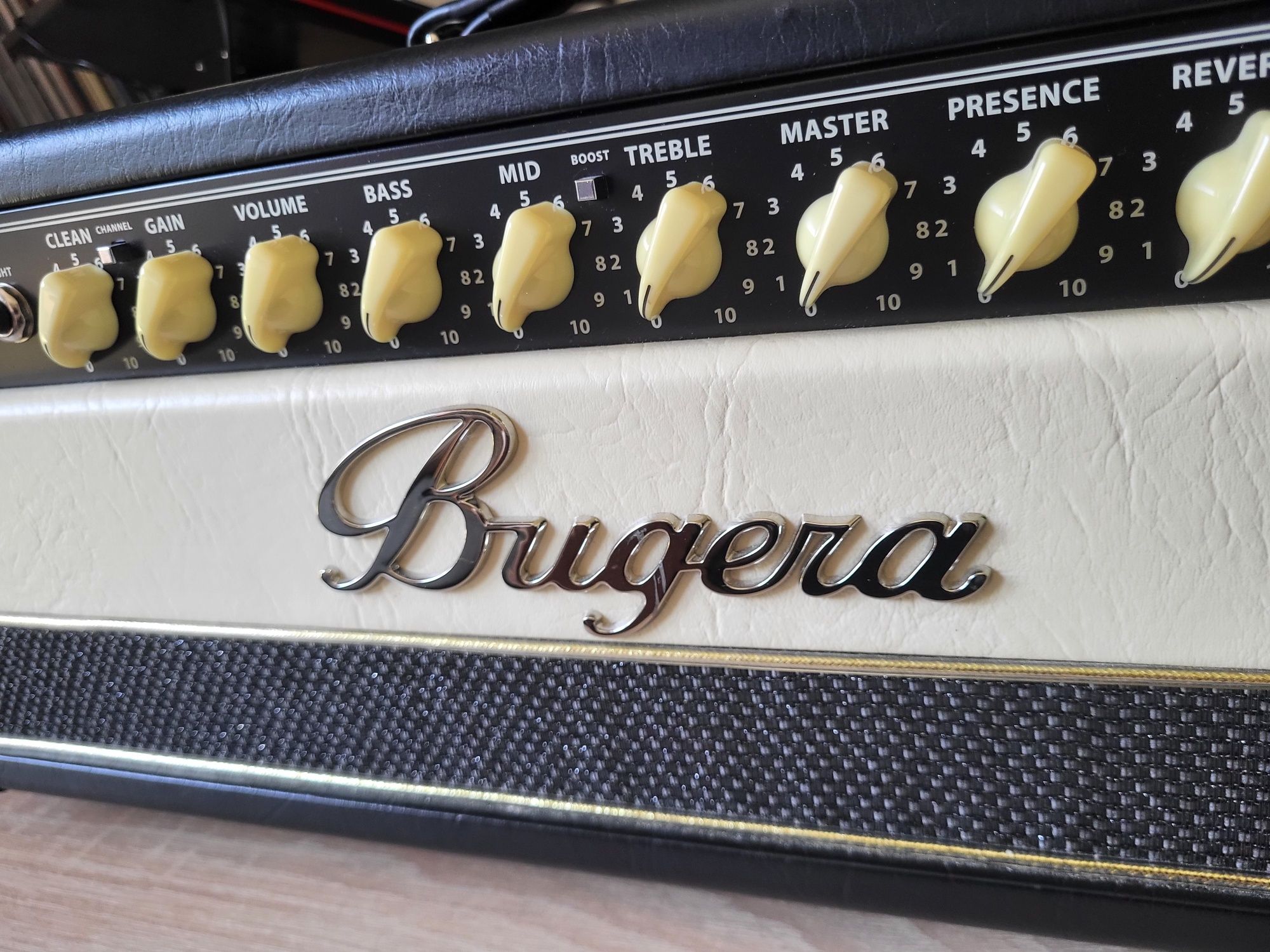 Bugera V22 Infinium Head - gitarowy wzmacniacz lampowy