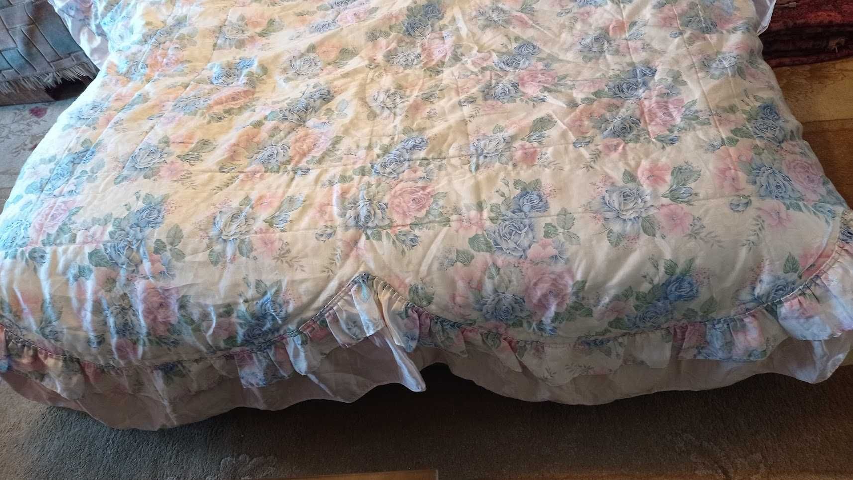 Покрывало с узором  на двухспальную кровать шелковое на подкладке