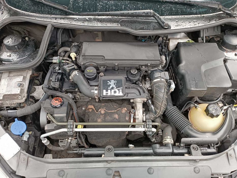 Продам пежо 206. На полном ходу.