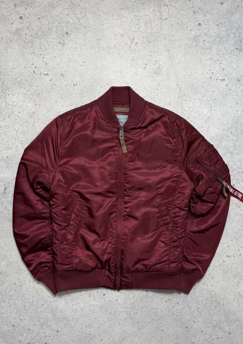 Бордовый бомбер Alpha Industries