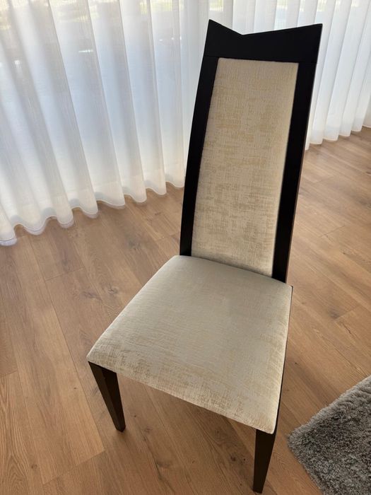 Cadeiras de Madeira e Tecido