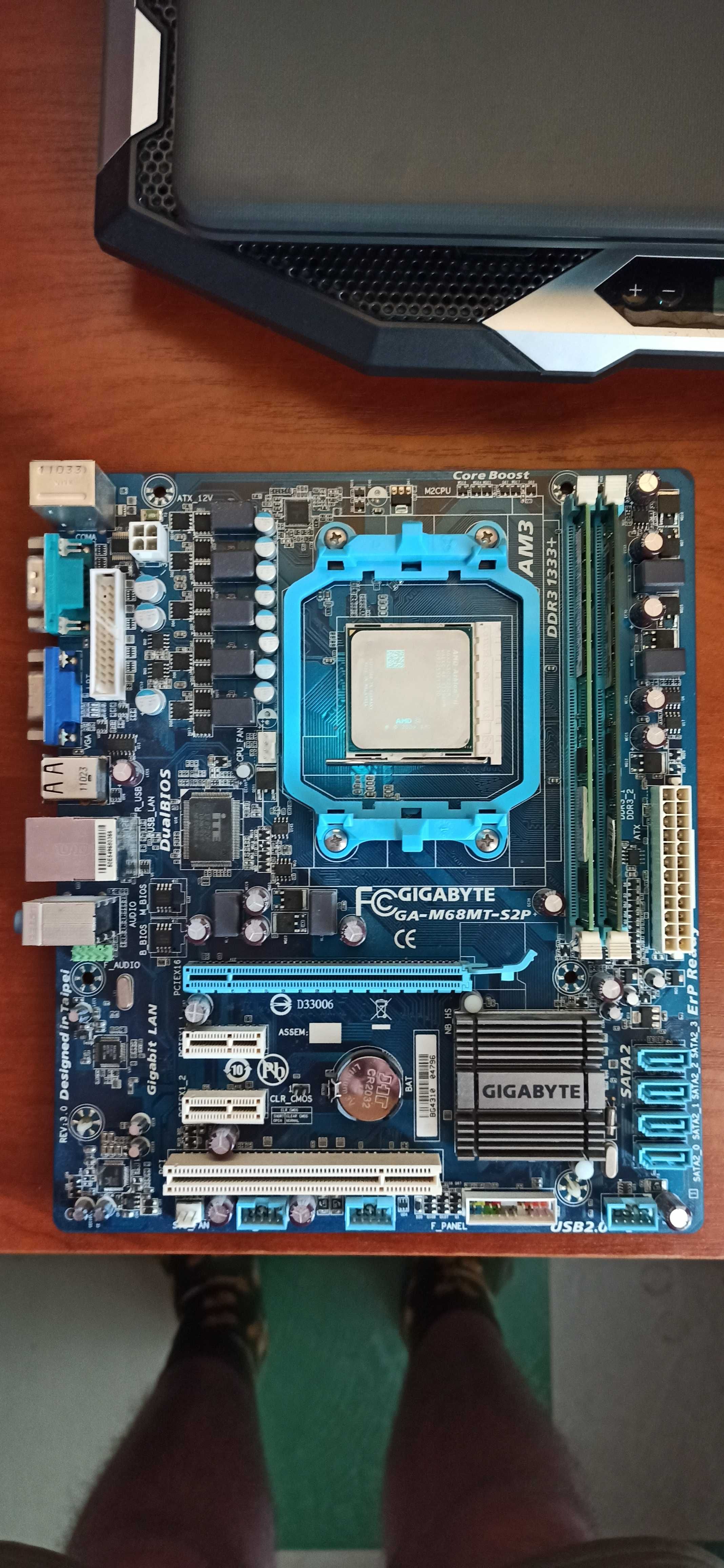 Материнська плата GIGABYTE GA-M68MT-S2P + AMD Athlon II X2 245 + R3 X2