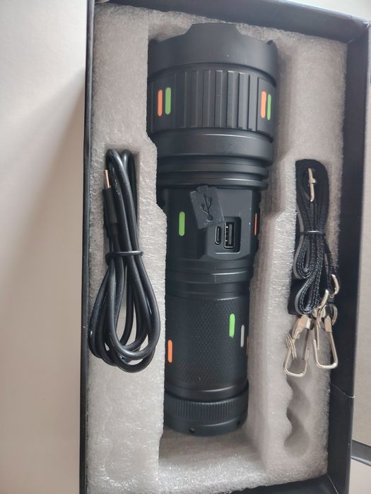 Lanterna tática altamente potente com tripé