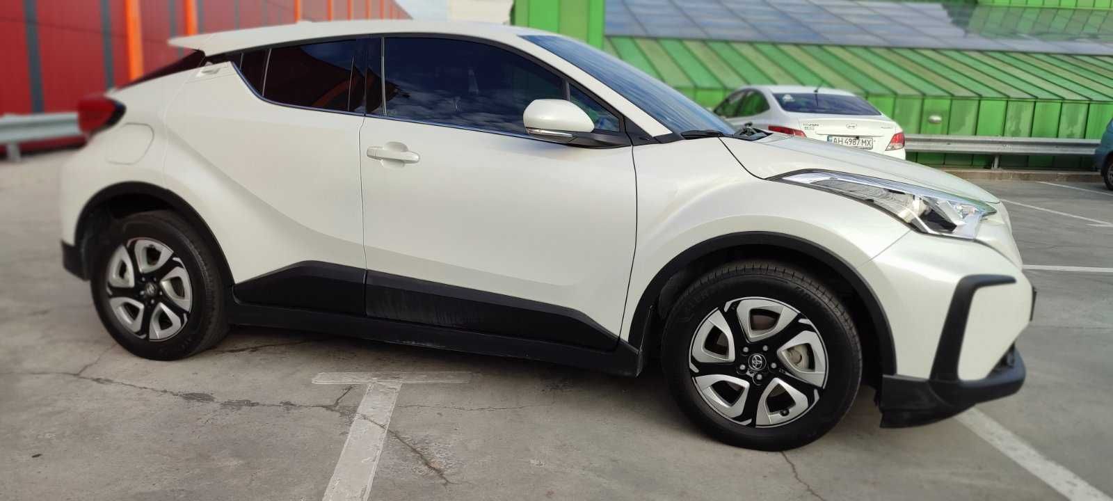 TOYOTA C-HR electric 2021 рік на 420км 54,3 квт люк + асистенси