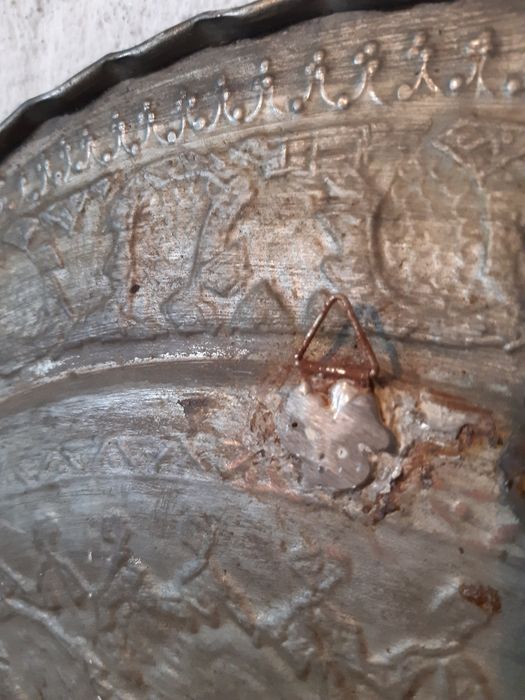 Prato metálico decorativo