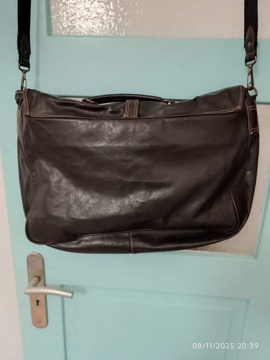 Mala em pele castanha