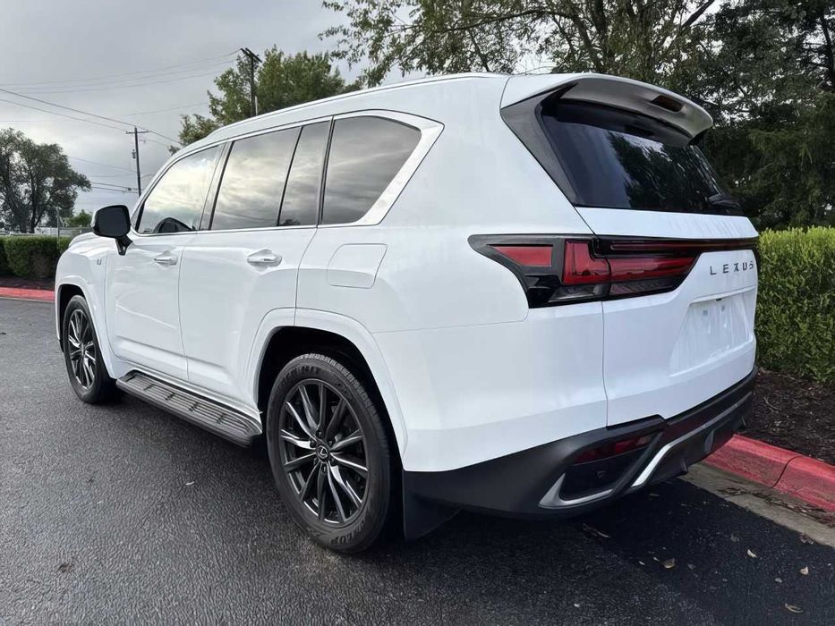Lexus LX      2025