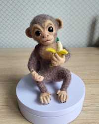 Мавпочка мандрівниця фігурка ручної роботи