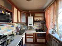 Трехкомнатная квартира в Соляных,ост.Школьная.5/5