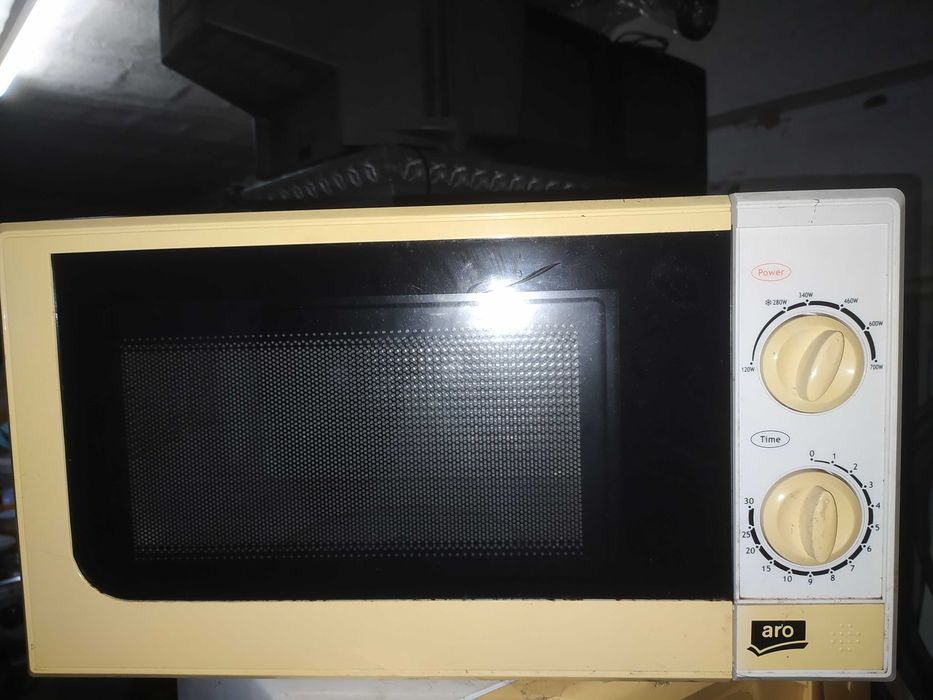 Microondas marca Aro para peças