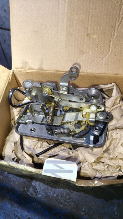 Mercedes-benz G63 дверной замок