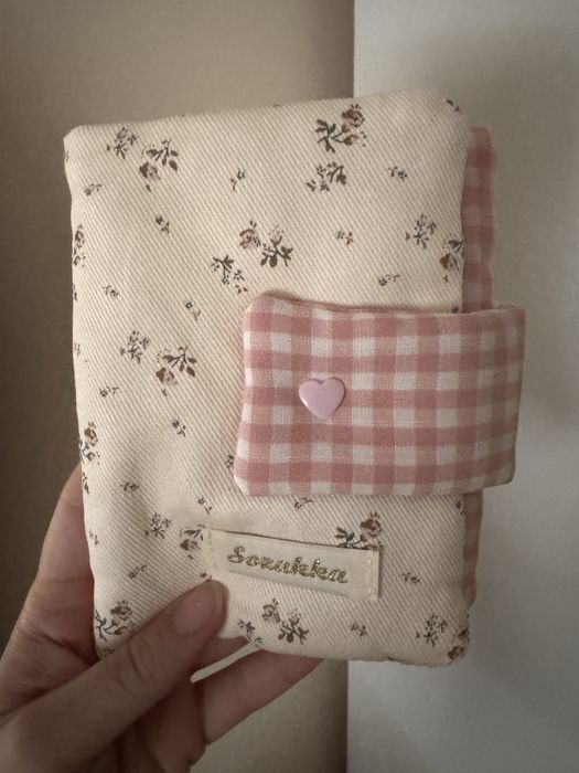 Capa em tecido floral