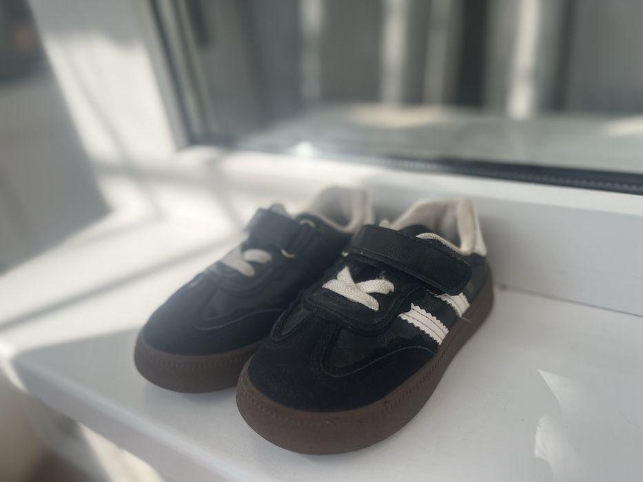 Дитячі кросівки