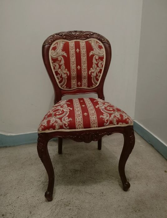 4 rzeźbione krzesła w stylu ludwikowskim