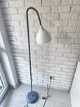 Lampa stojąca regilulowana