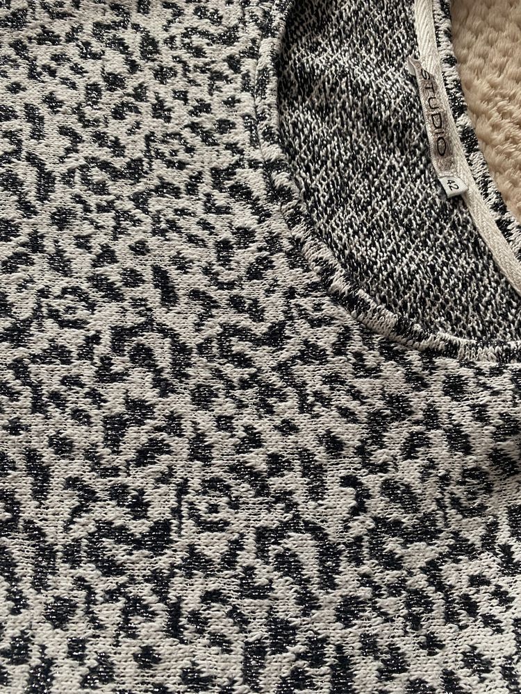 Sweter z asymetrycznym tyłem