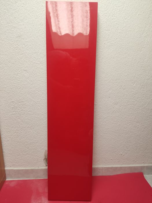 Prateleira IKEA vermelha