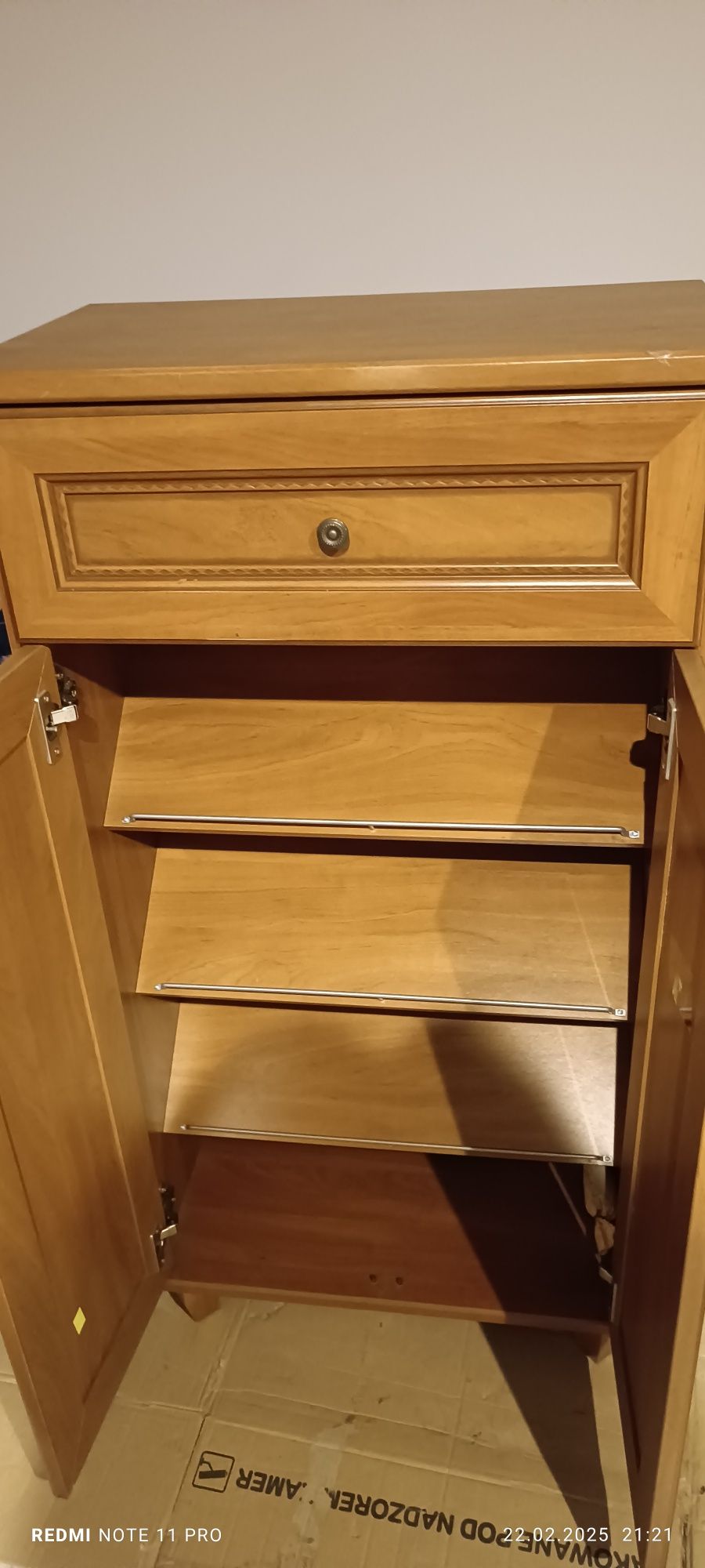 Sprzedam szafkę na buty