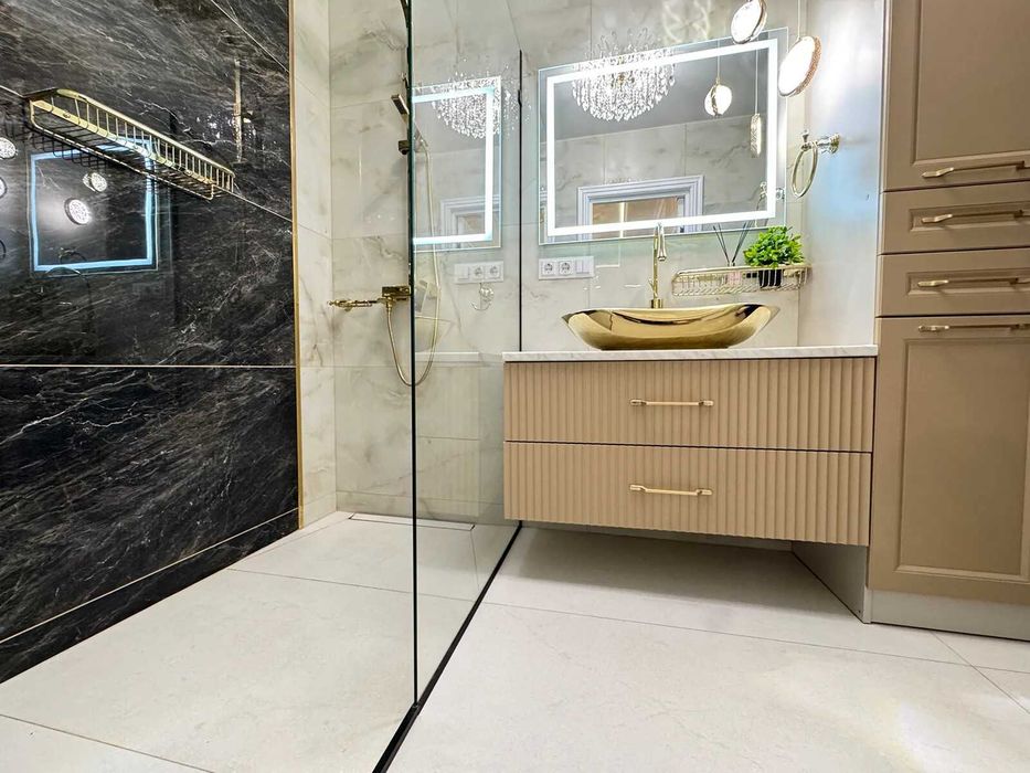 Трикімнатна з ремонтом та меблями