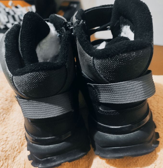 Продам зимові ботінки для хлопчика