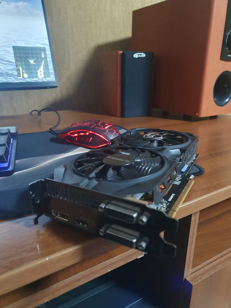 Amd r9 380. (4Gb)