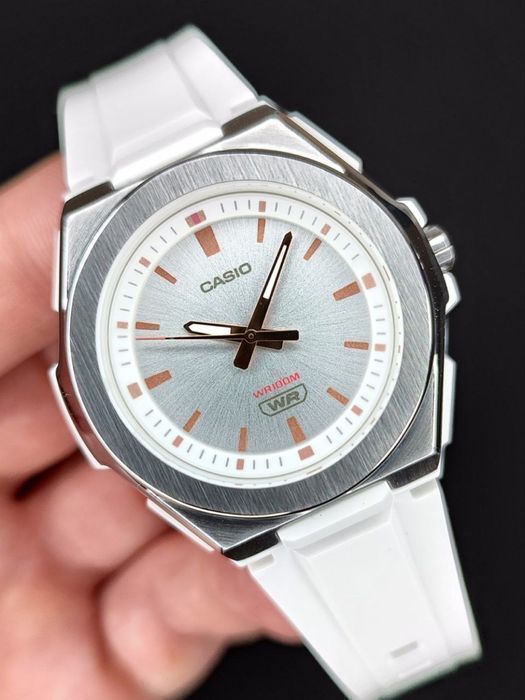 Годинник жіночий Casio LWA-300H-7 Оригінал Гарантія Касио
