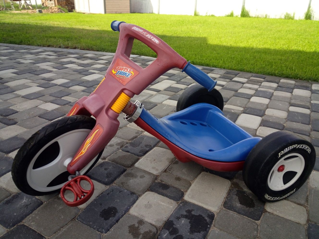 Дитячий велосипед radio flyer twist trike - 2 in 1