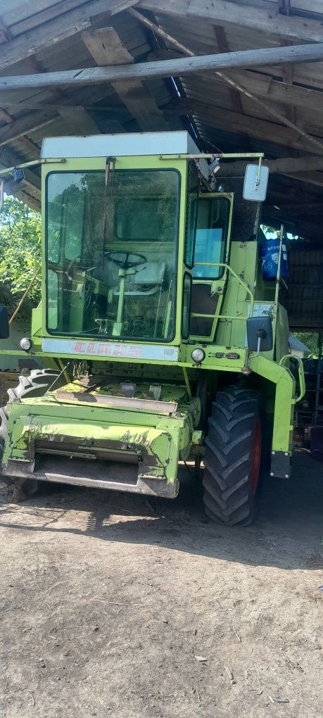 Claas Dominator 85
