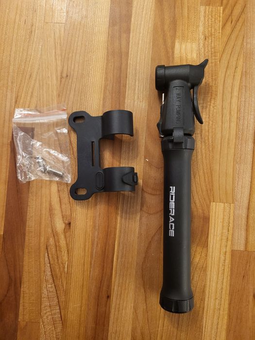 Pompka do roweru z igłą do piłki